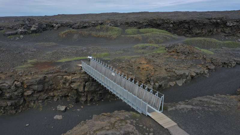 Bridge between continents in Reykjaness peninsula