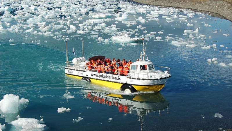 Amphibious Boat Tour at glacier lagoon south coast tour