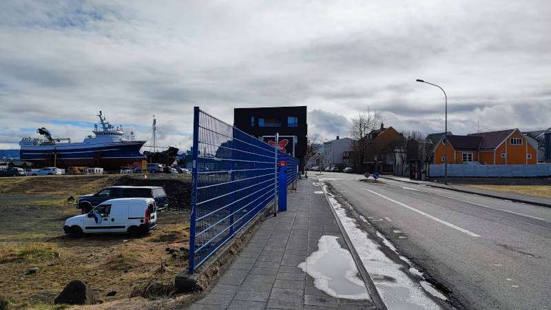 Bus Stop 15 - Vesturbugt with ship conservatory