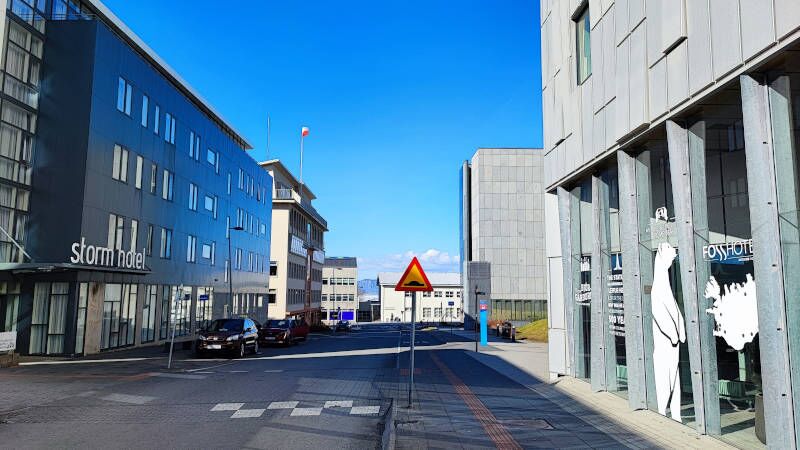 Bus Stop 12 – Höfðatorg with buildings