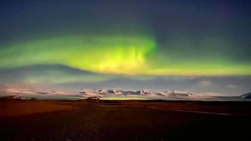 Aurora Nicetravel Tour aurora over the snowy mountains and the glacier