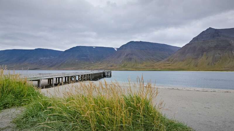 Önundarfjörður Pier beach view